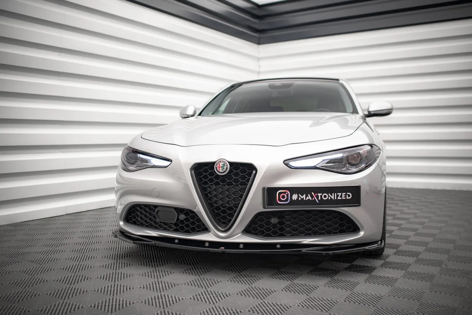 Front Splitter V.2 compatible with Alfa Romeo Giulia Sport