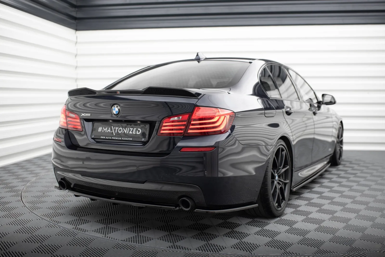Rear Splitter compatible with BMW 5 M-Pack Sedan/Touring F10/F11 (2 pojedyncze Exhaust Tips)