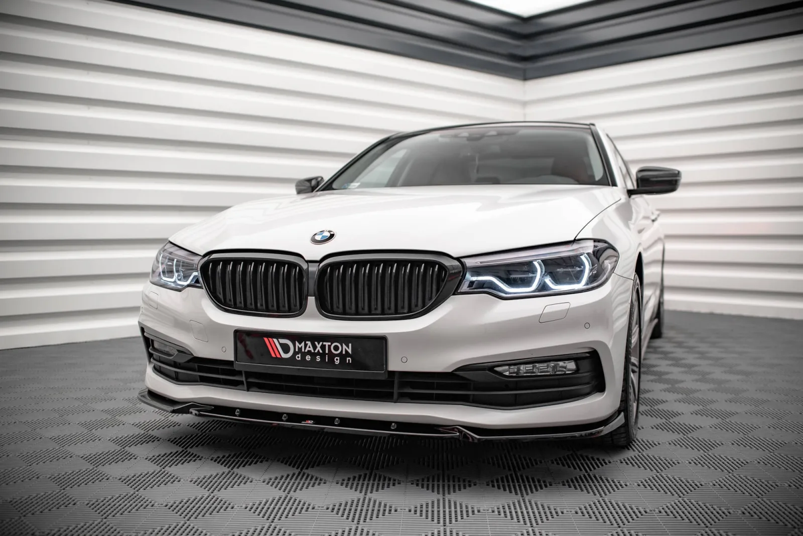 Front Splitter V.2 compatible with BMW 5 G30 / G31