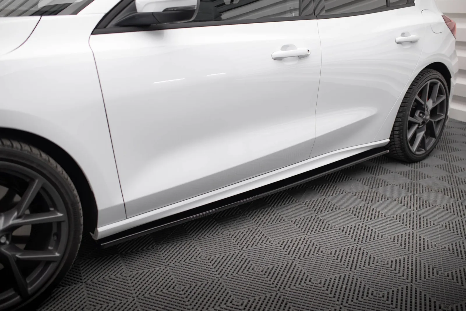 Side Skirts Diffusers V.1 compatible with Ford Focus ST / ST-Line Mk4 Facelift