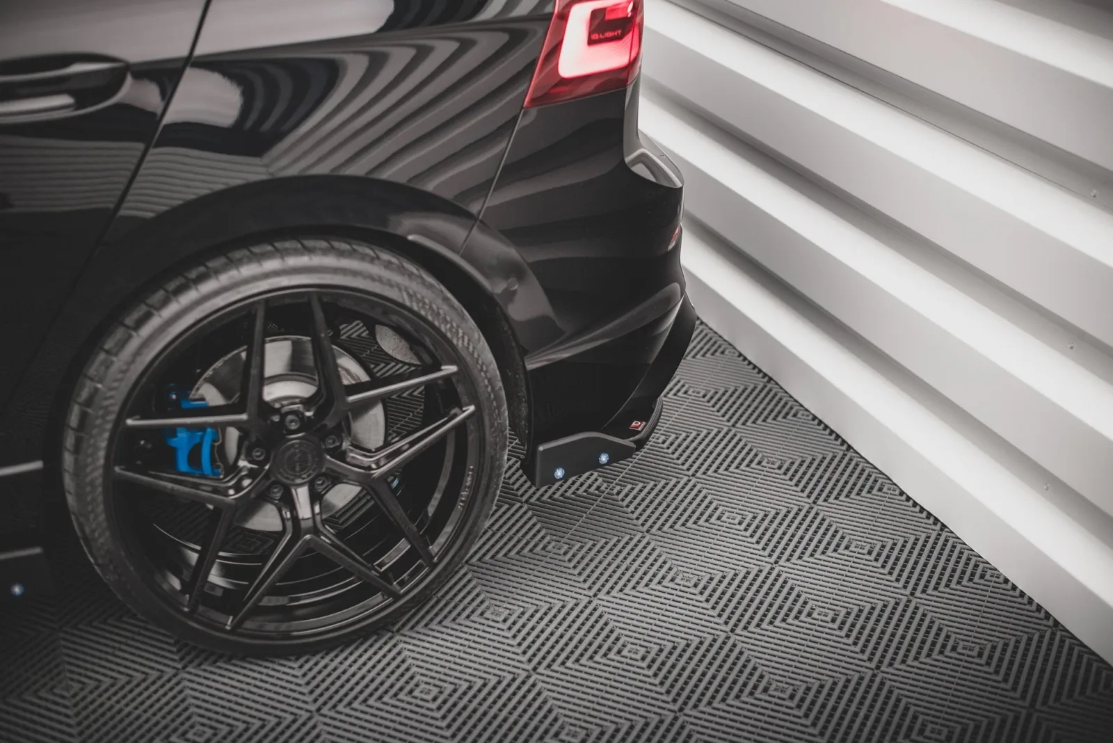 Rear Side Splitters V.2 + Flaps compatible with Volkswagen Golf R Hatchback Mk8