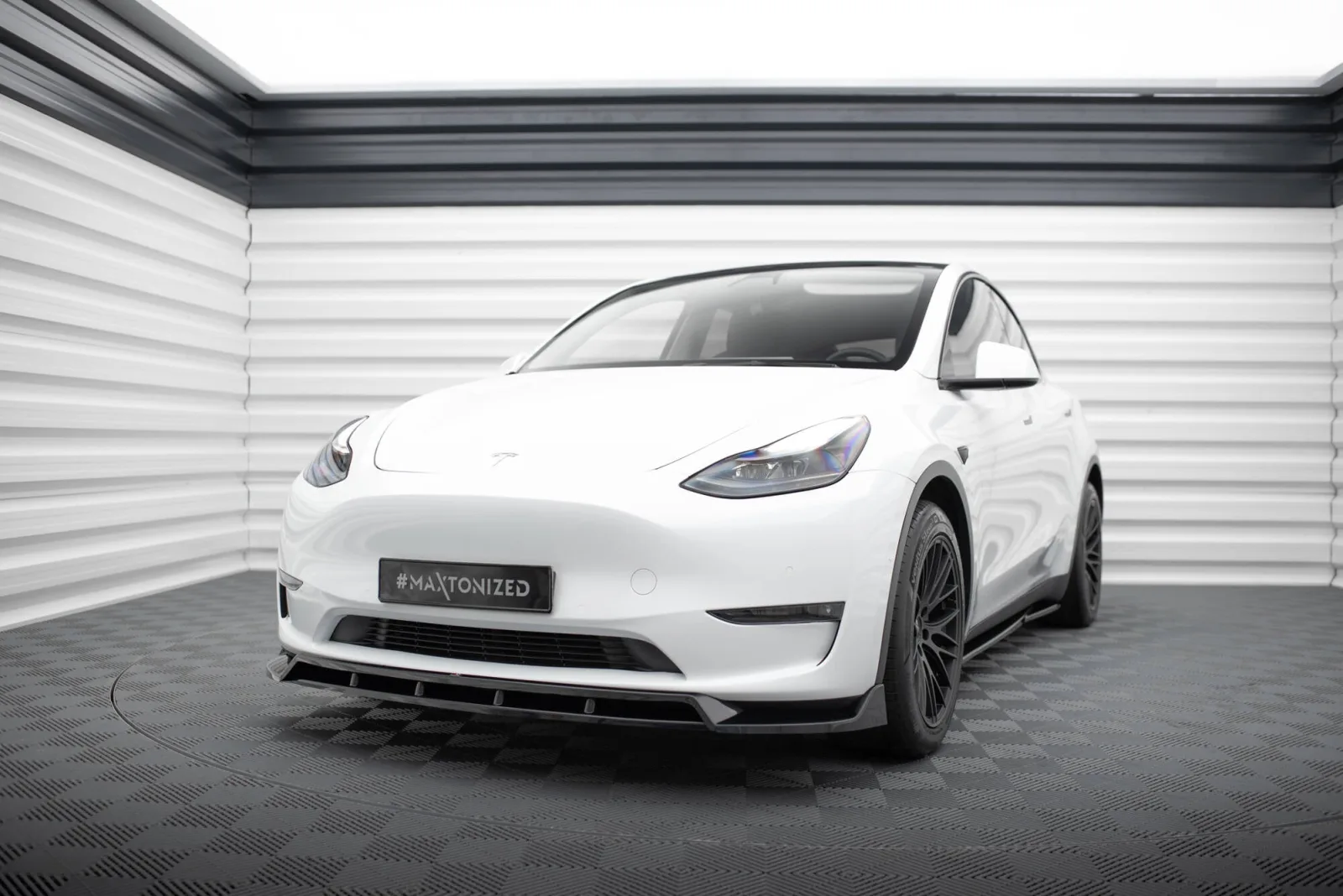 Front Splitter V.2 compatible with Tesla Model Y