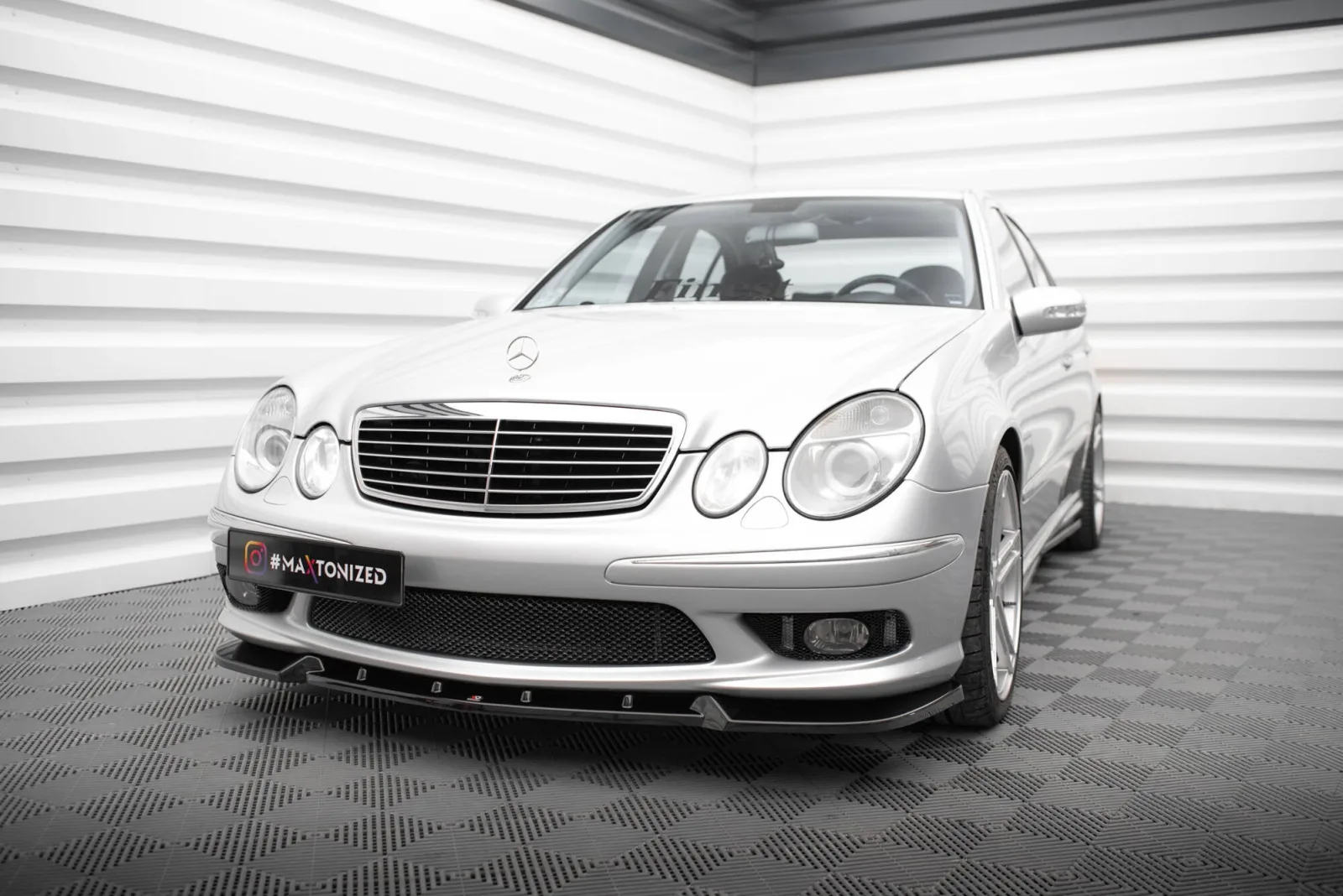 Front Splitter compatible with Mercedes-Benz E 55 AMG W211
