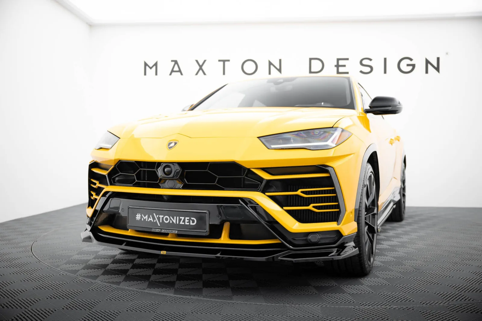 Front Splitter V.3 compatible with Lamborghini Urus Mk1