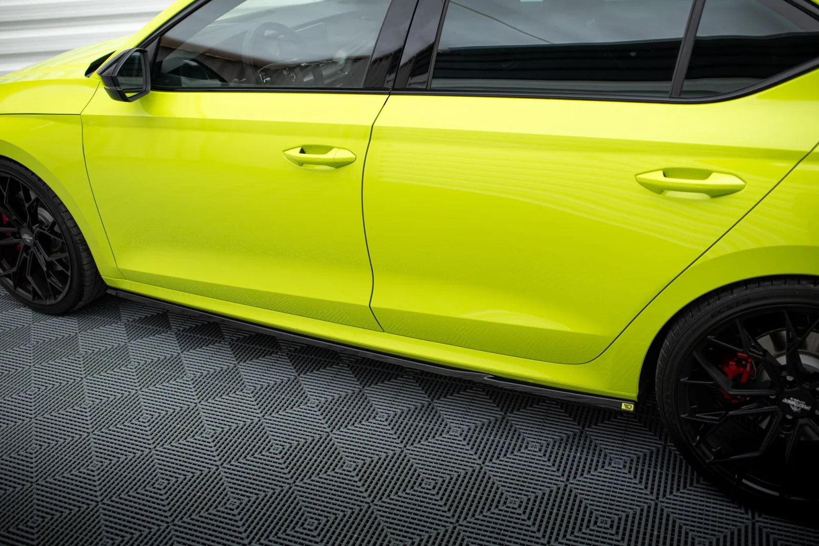 Side Skirts Diffusers V.1 compatible with Skoda Octavia RS Liftback / Combi Mk4