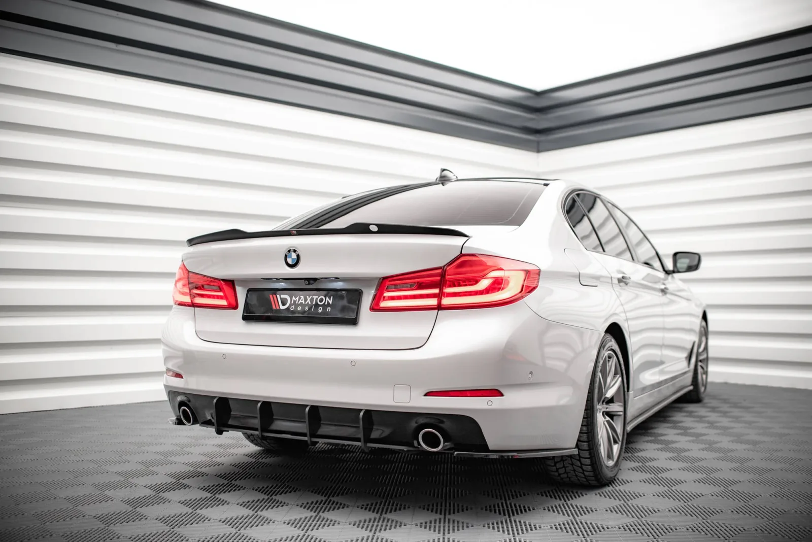 Rear Diffuser Street Pro compatible with BMW 5 Sedan G30