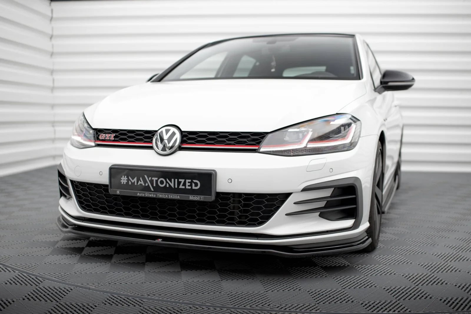 Front Splitter V.2 compatible with Volkswagen Golf GTI / GTD Mk7 Facelift