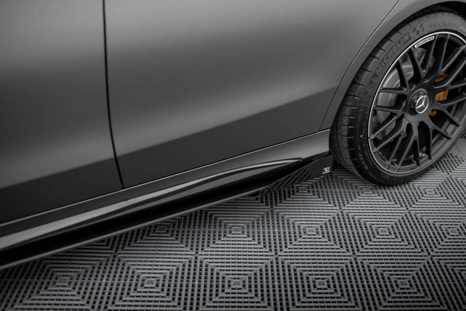 Side Flaps compatible with Mercedes-AMG C63 Sedan / Estate W205 Facelift