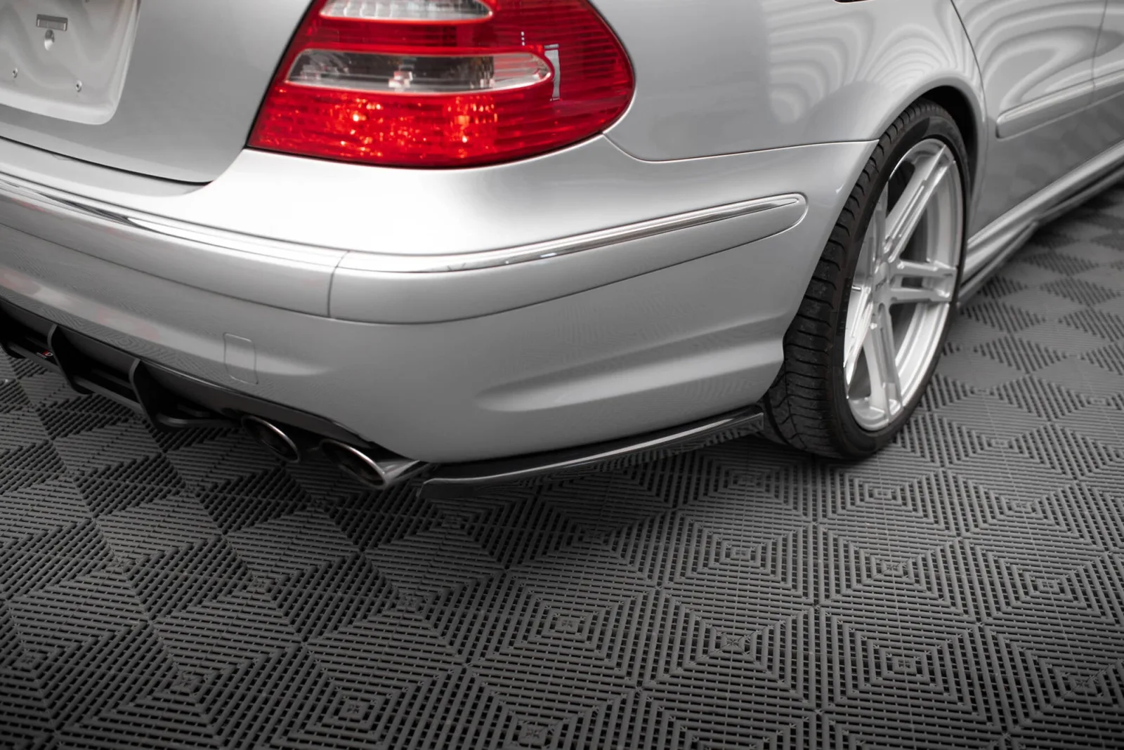 Rear Side Splitters compatible with Mercedes-Benz E 55 AMG W211
