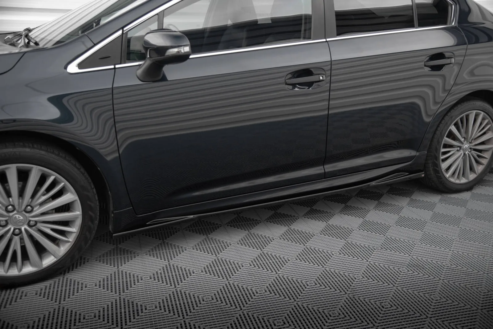 Side Skirts Diffusers compatible with Toyota Avensis Mk3 Facelift