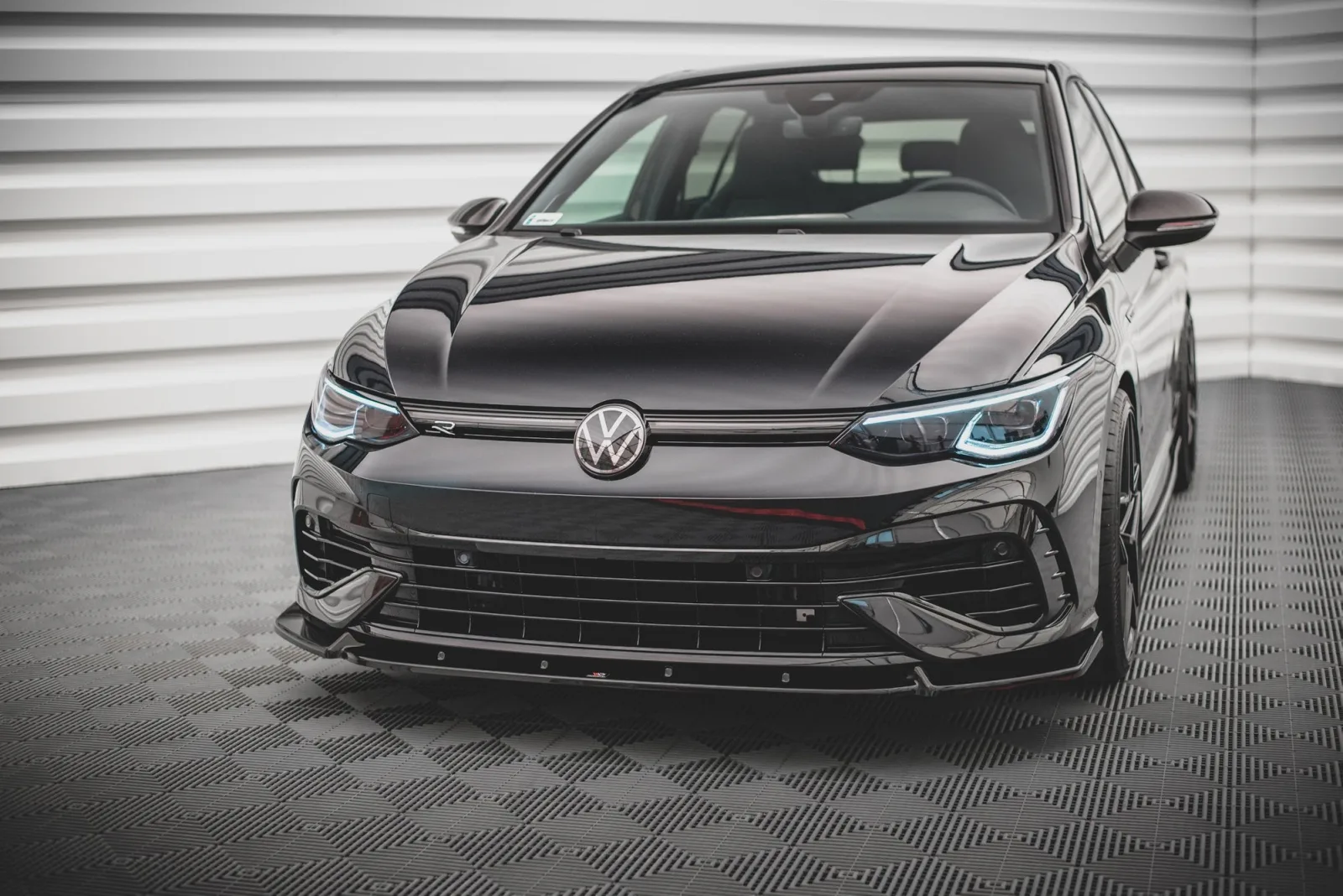 Front Splitter V.2 compatible with Volkswagen Golf R Hatchback / Variant Mk8