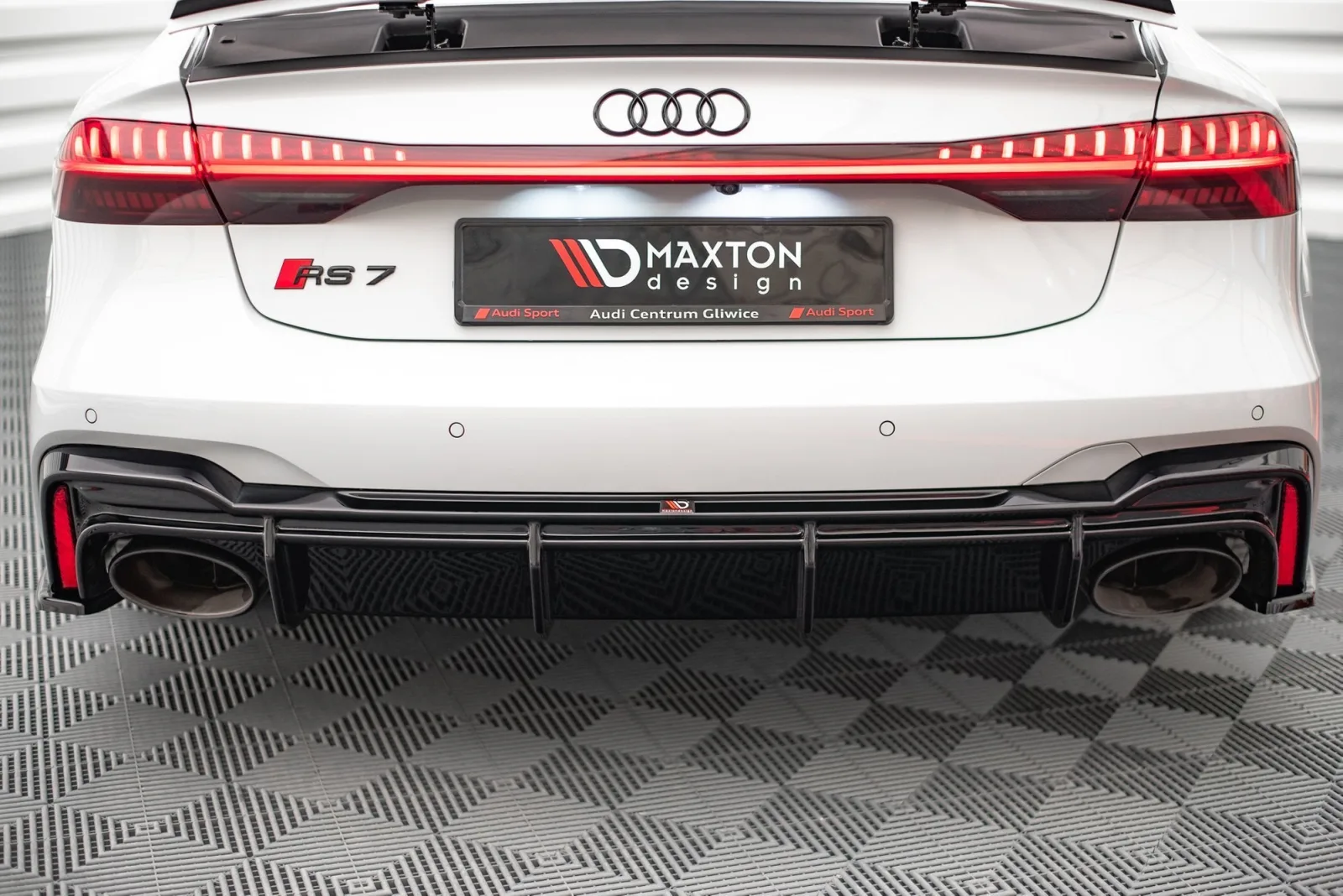 Rear Valance compatible with Audi RS7 C8