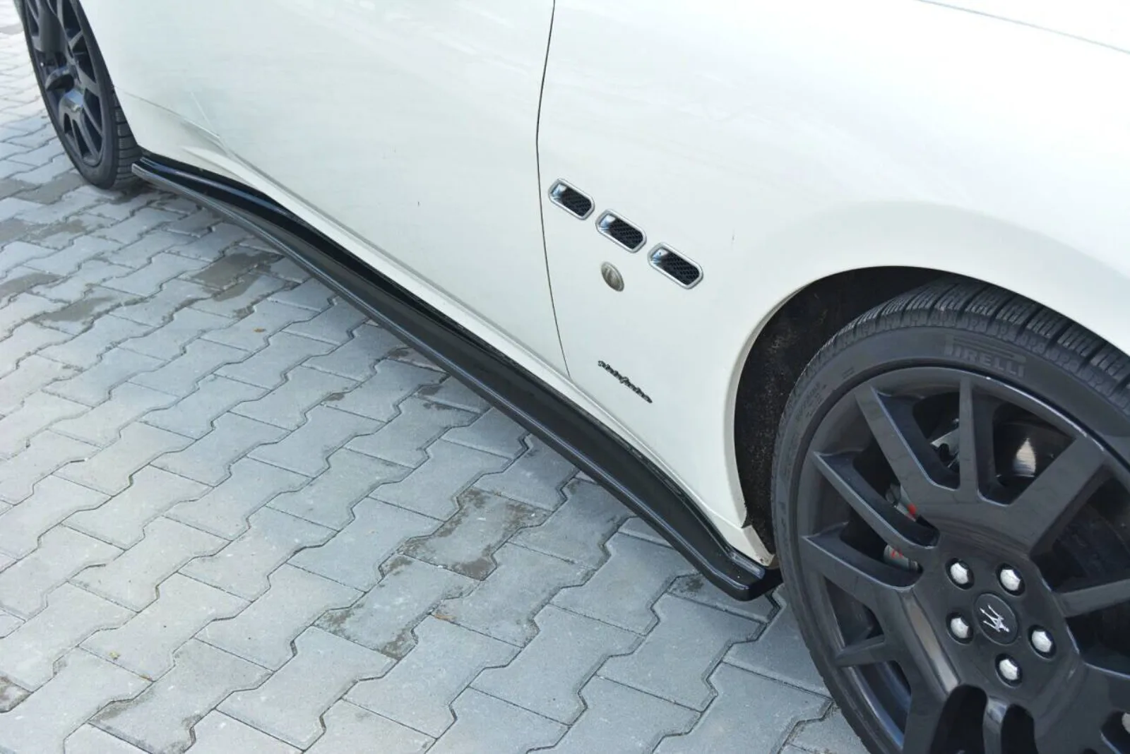 Side Skirts Diffusers compatible with Maserati Granturismo Mk1
