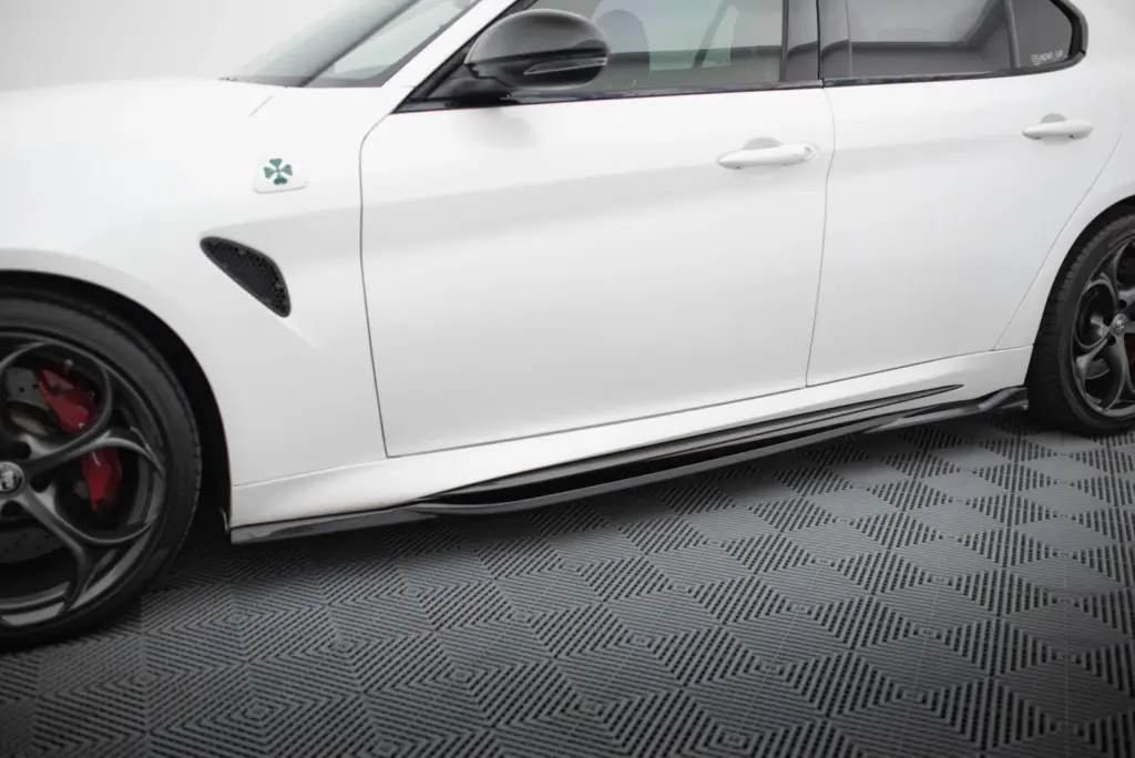 Side Skirts Diffusers compatible with Alfa Romeo Giulia Quadrifoglio