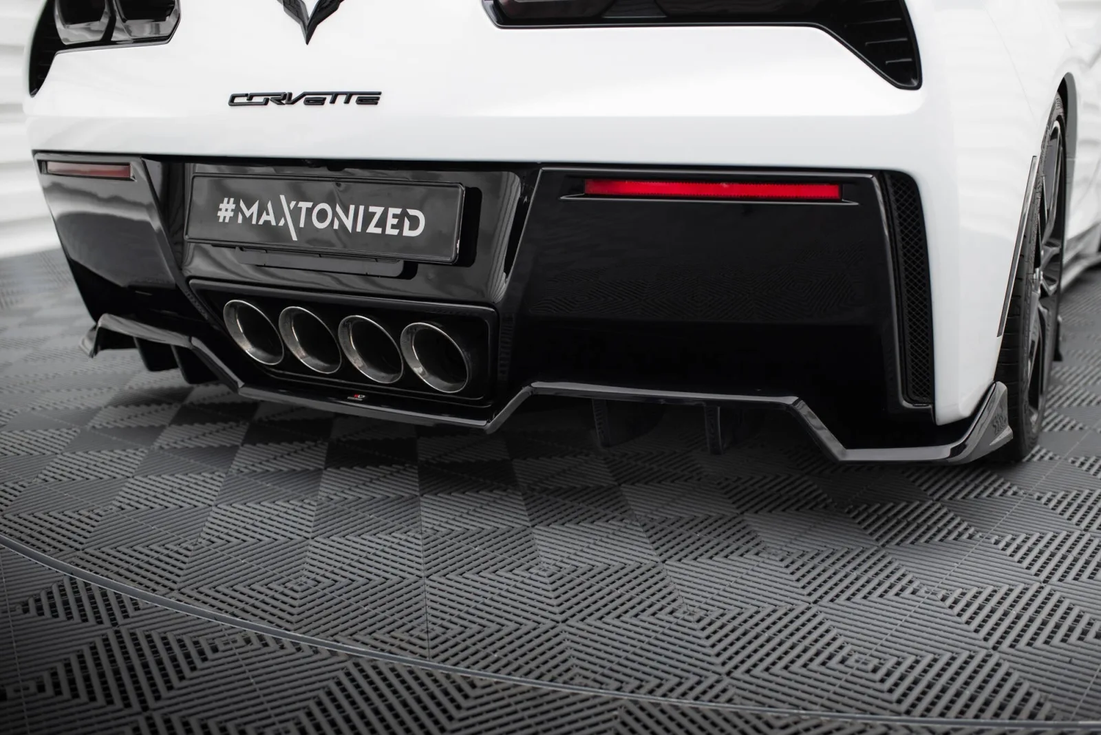 Rear Splitter Central (With Diffuser) compatible with Chevrolet Corvette C7
