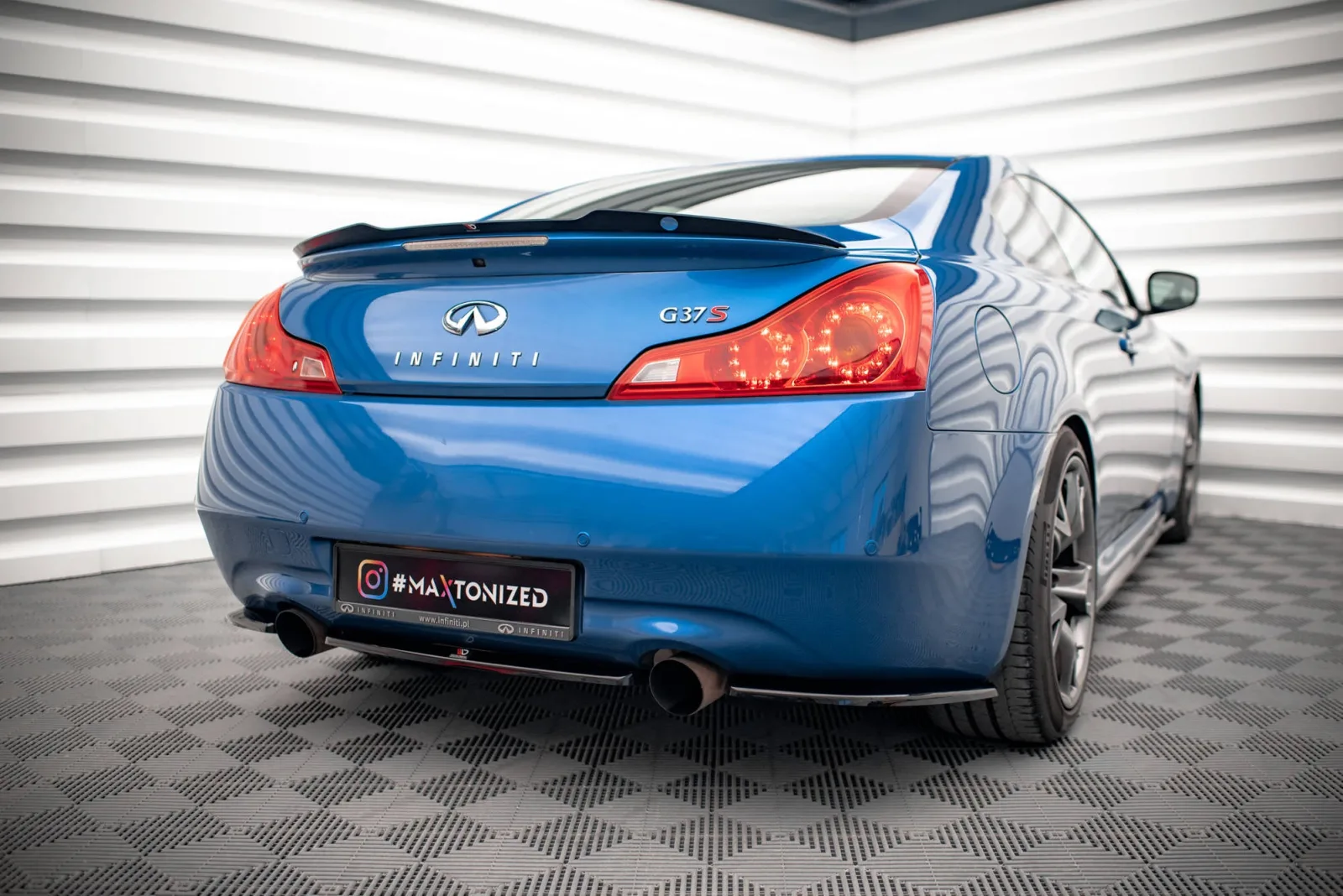 Spoiler Cap compatible with Infiniti G37 Coupe