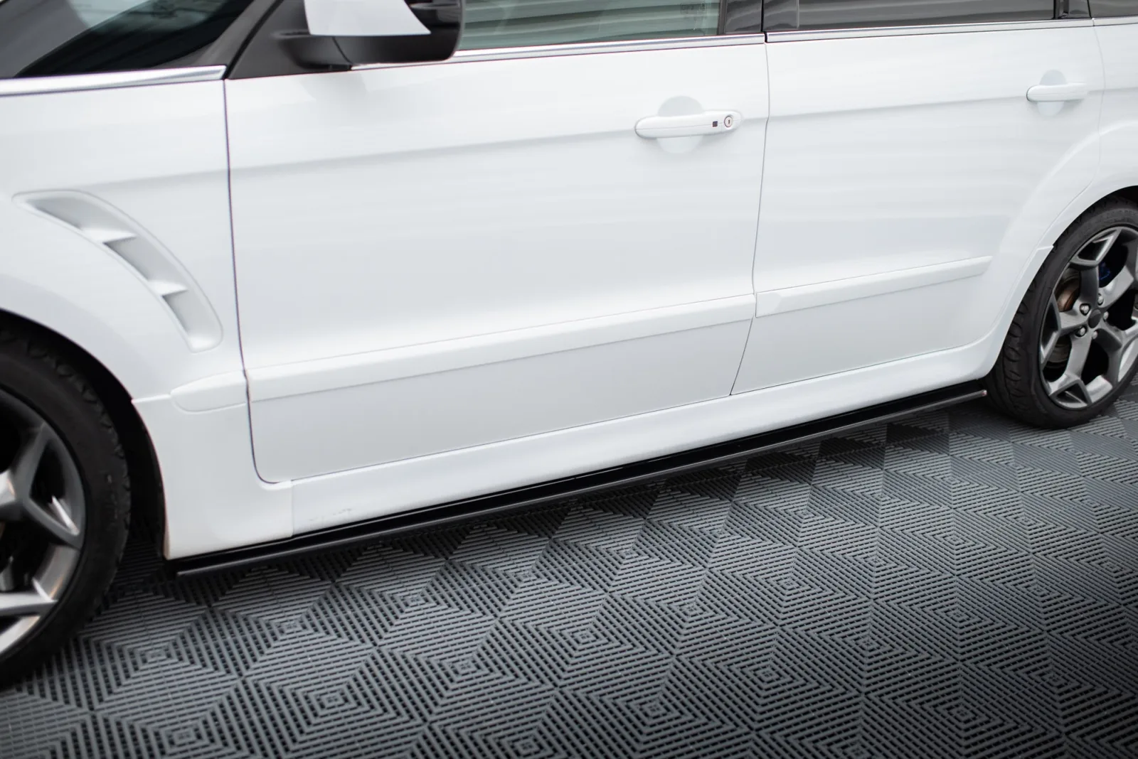 Side Skirts Diffusers compatible with Ford S-Max Titanium Mk1 Facelift