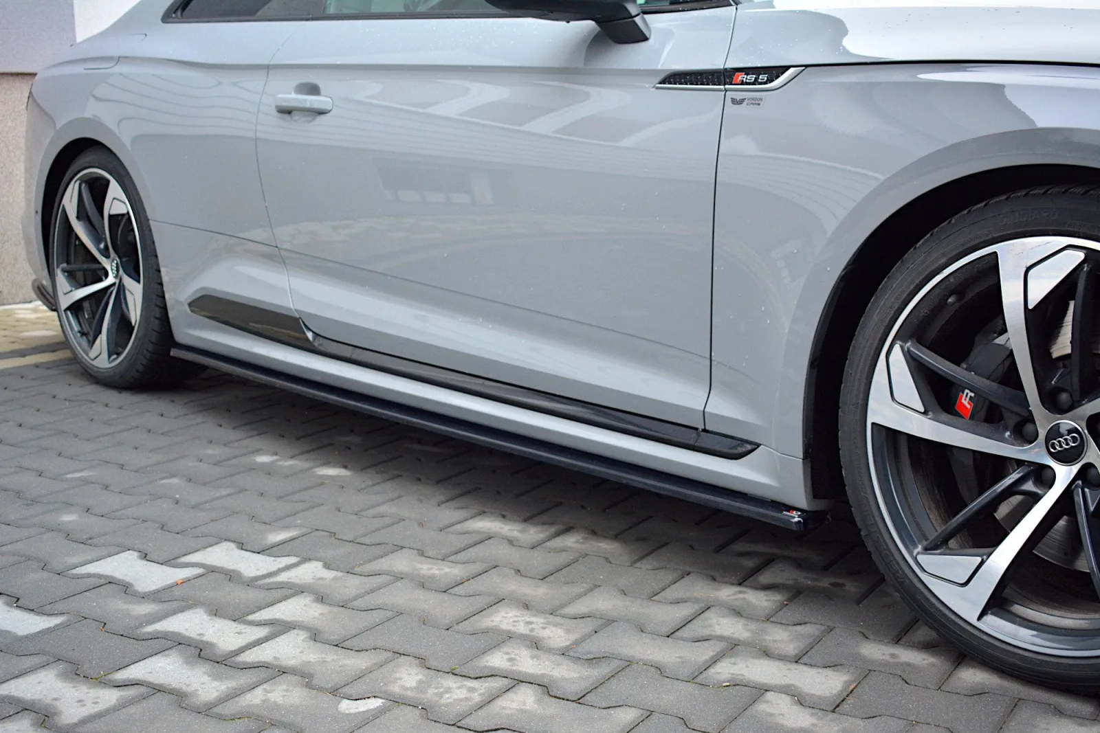 Side Skirts Diffusers compatible with Audi RS5 Coupe F5