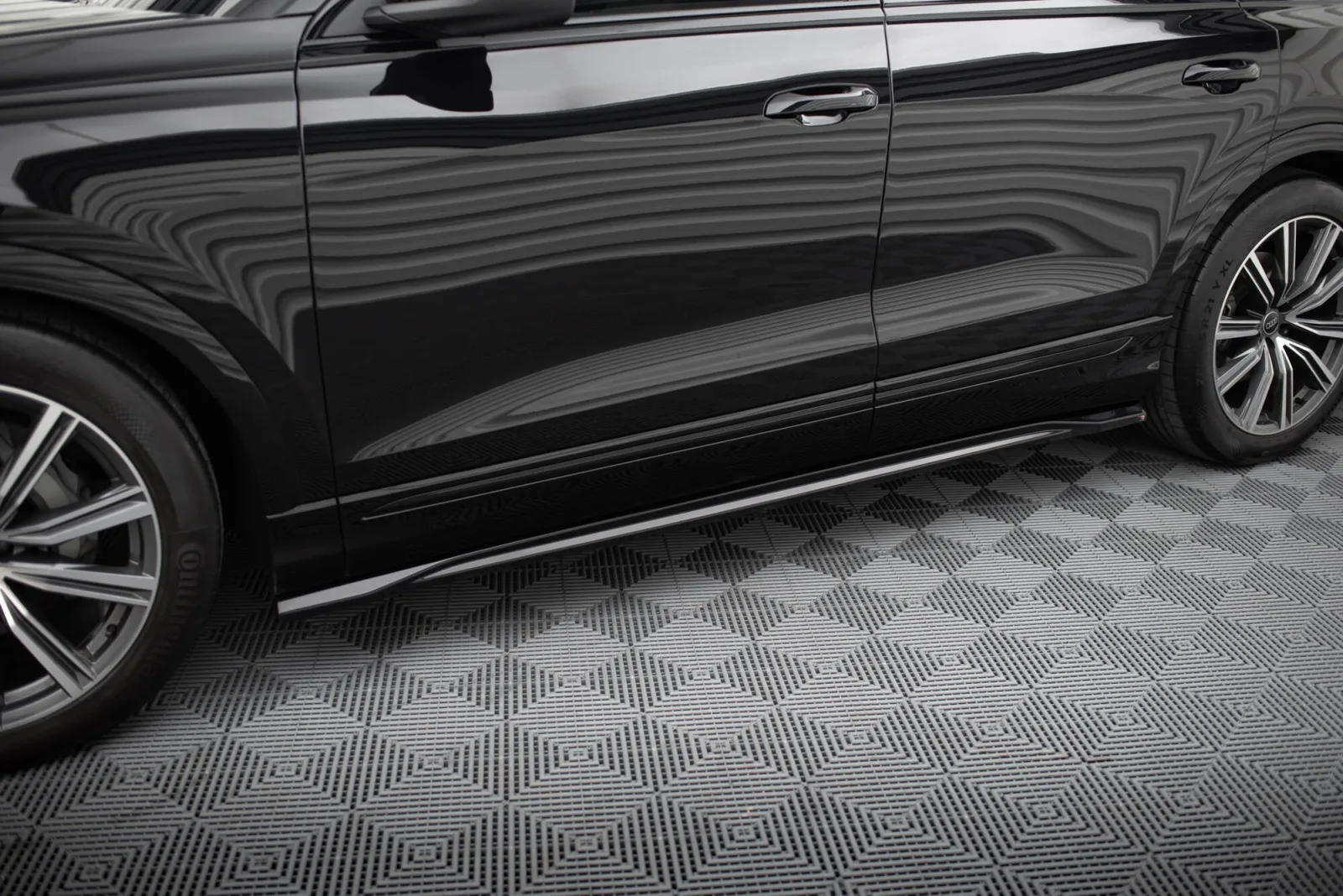 Side Skirts Diffusers V.2 compatible with Audi Q8 / Q8 S-line / SQ8 Mk1 / Mk1 Facelift