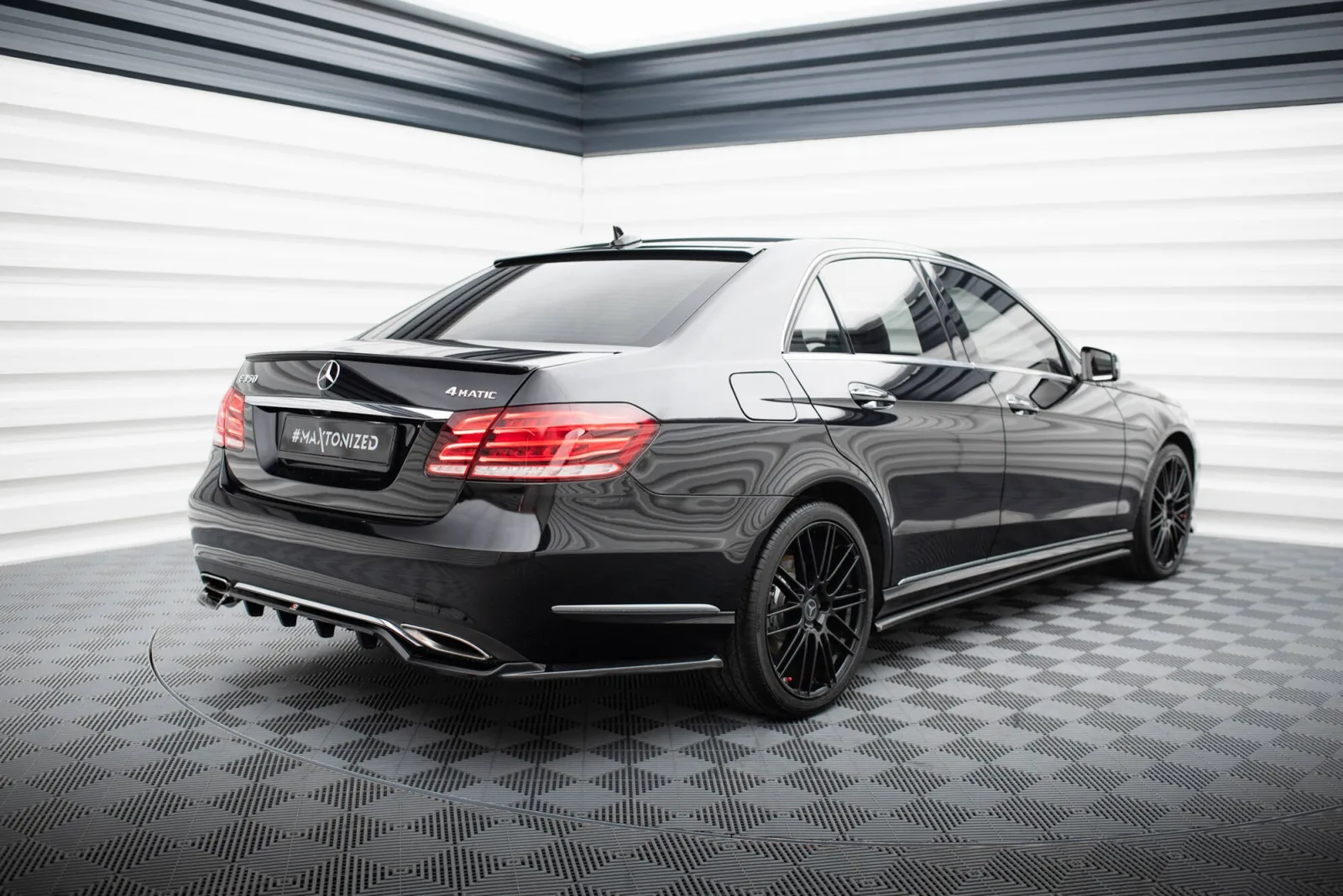 Rear Splitter (With Diffuser) compatible with Mercedes-Benz E W212 Facelift