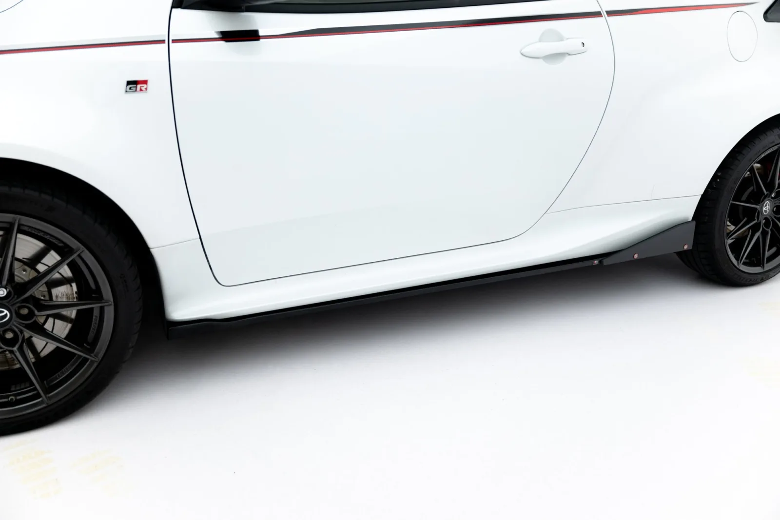 Side Skirts Diffusers V.2 + Flaps compatible with Toyota GR Yaris Mk4