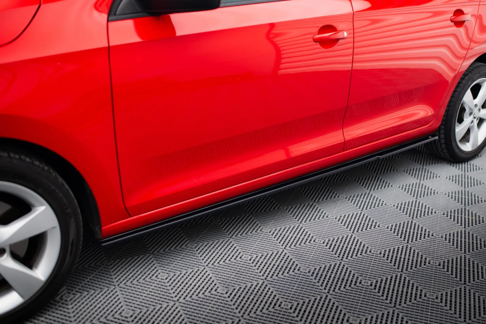 Side Skirts Diffusers compatible with Skoda Rapid