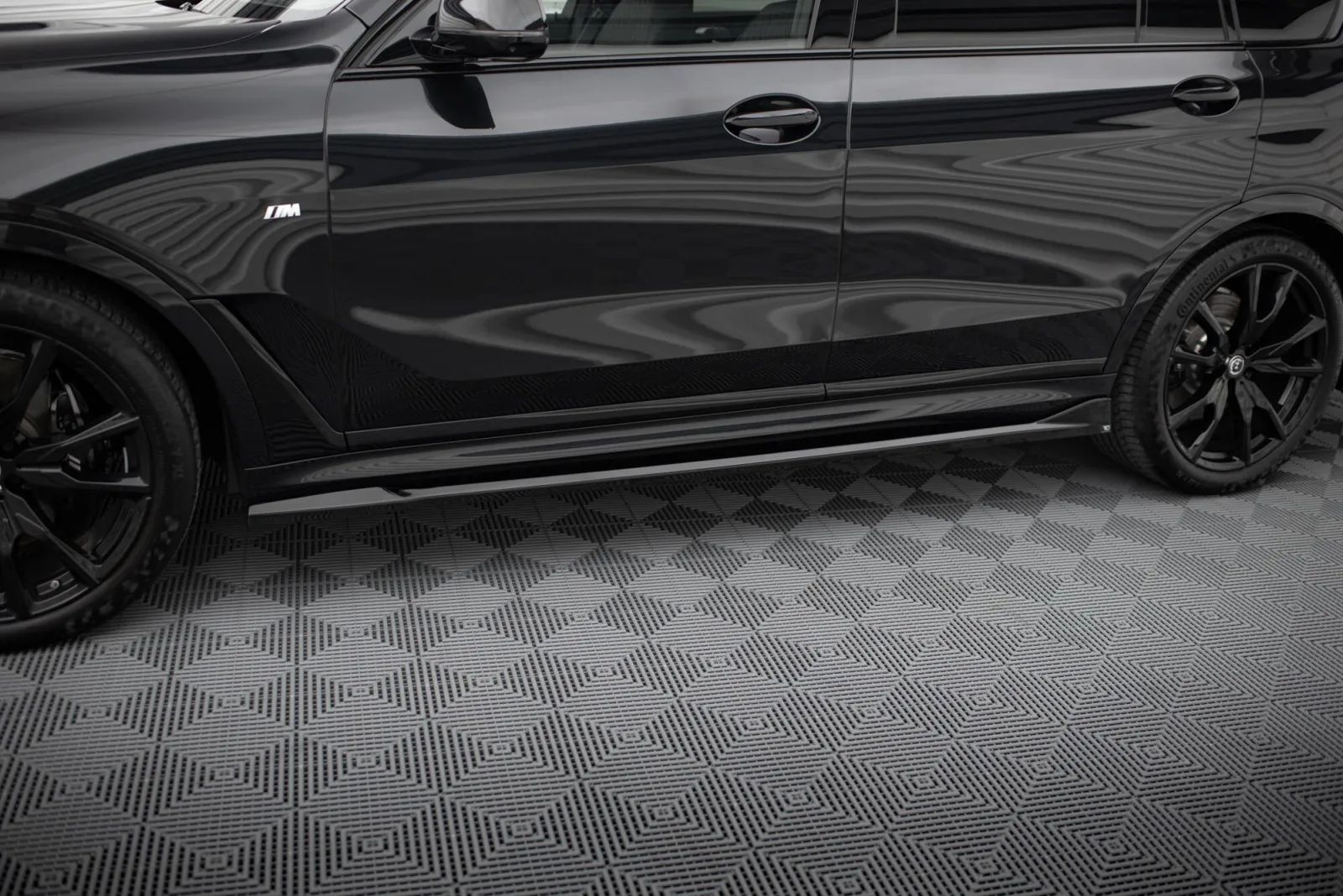 Side Skirts Diffusers compatible with BMW X7 M-Pack G07 Facelift