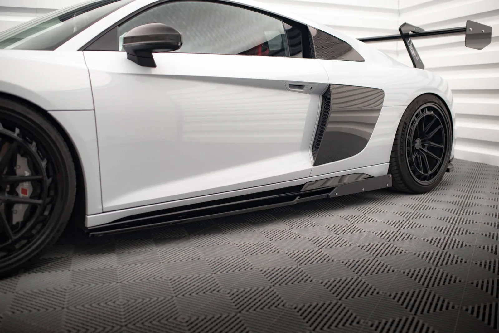 Side Skirts Diffusers V.2 + Flaps compatible with Audi R8 Mk2 Facelift