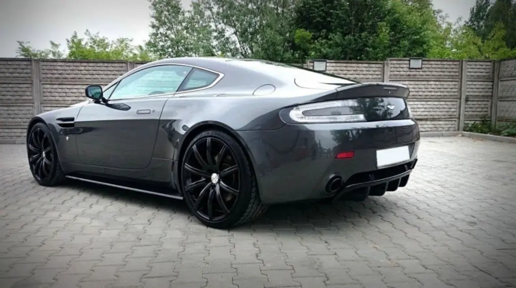 Side Skirts Diffusers compatible with Aston Martin V8 Vantage