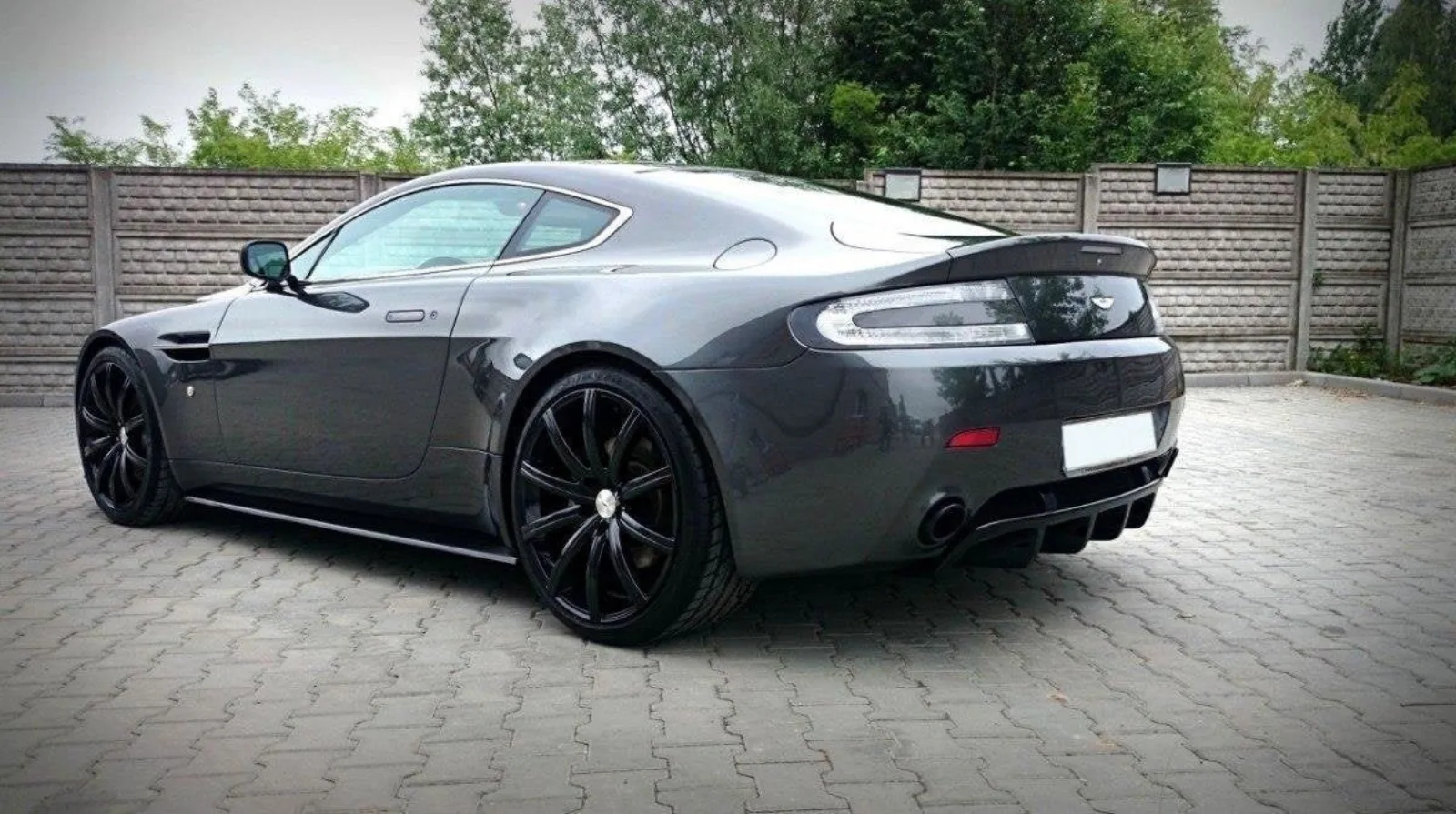 Side Skirts Diffusers compatible with Aston Martin V8 Vantage