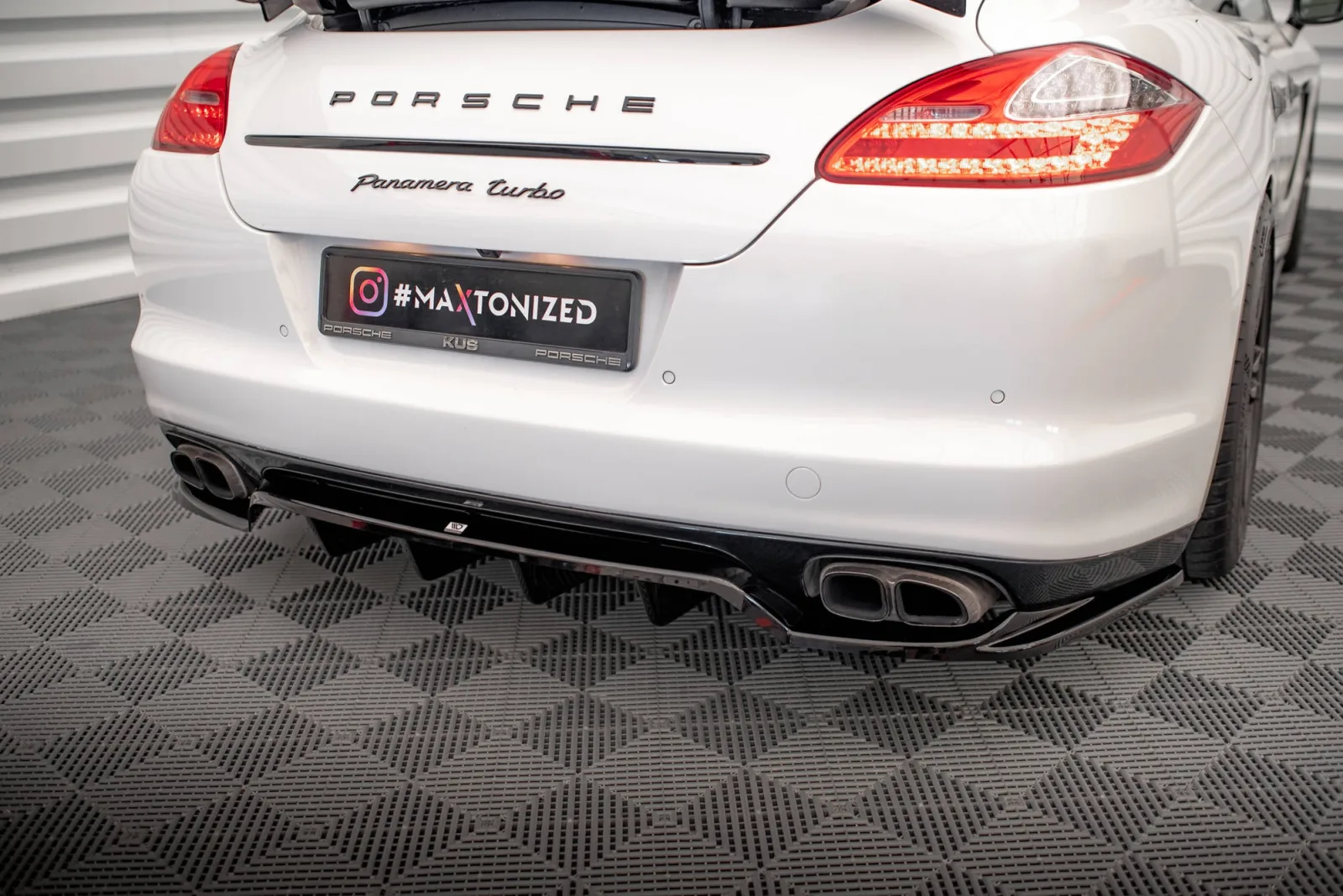 Rear Splitter (With Diffuser) compatible with Porsche Panamera Turbo 970