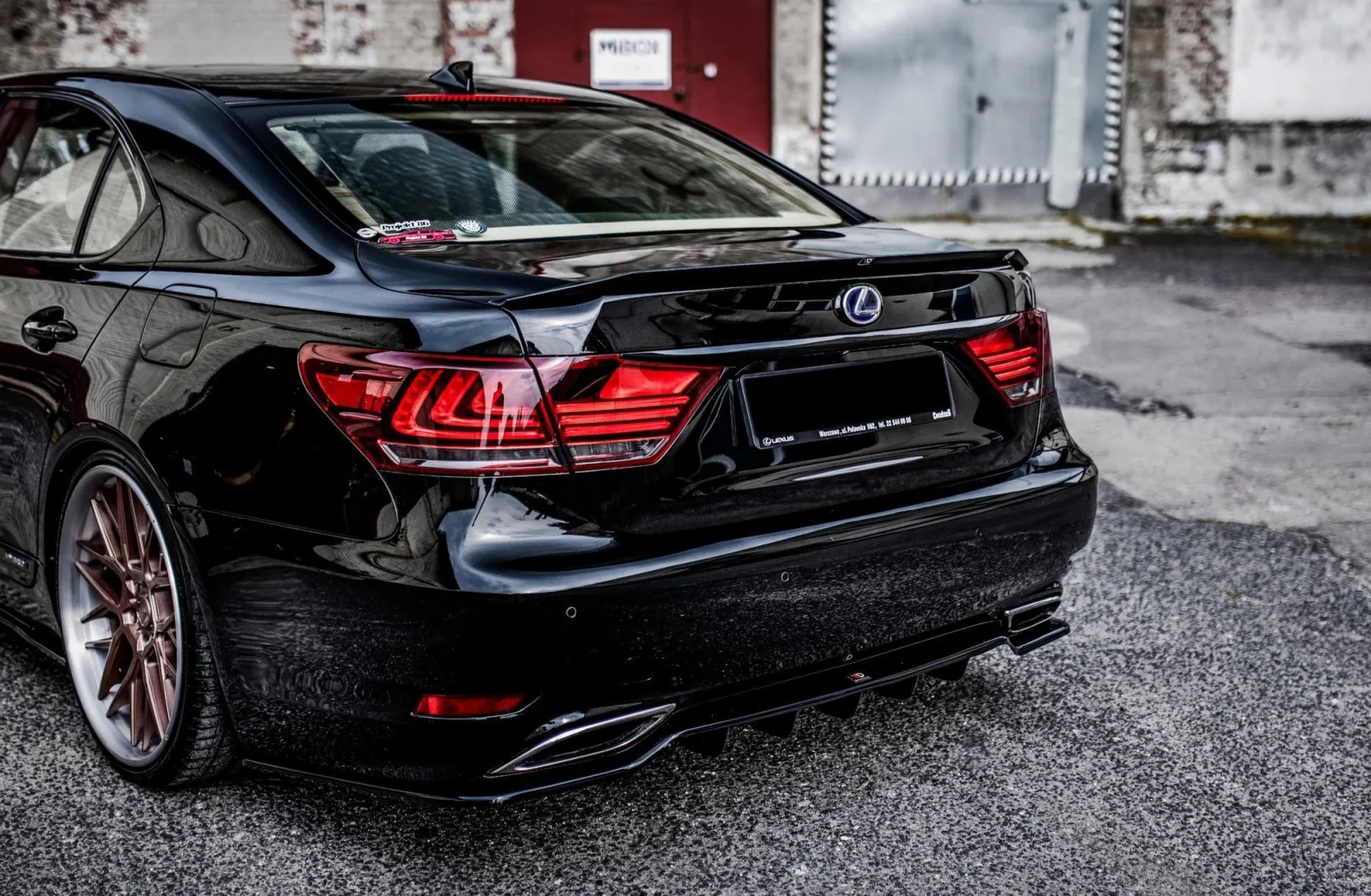 Spoiler Cap compatible with Lexus LS Mk4 Facelift