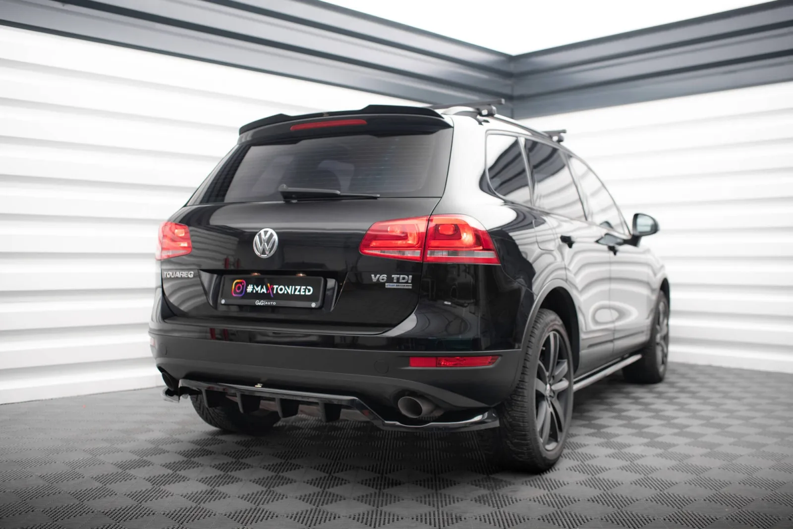Rear Splitter (With Diffuser) compatible with Volkswagen Touareg Mk2