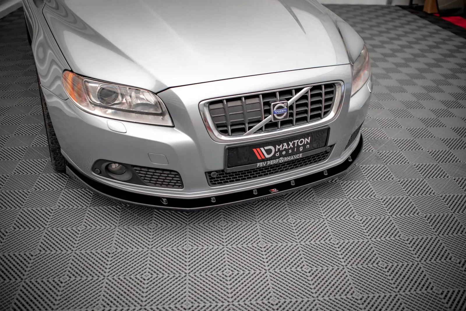 Front Splitter V.1 compatible with Volvo V70 Mk3