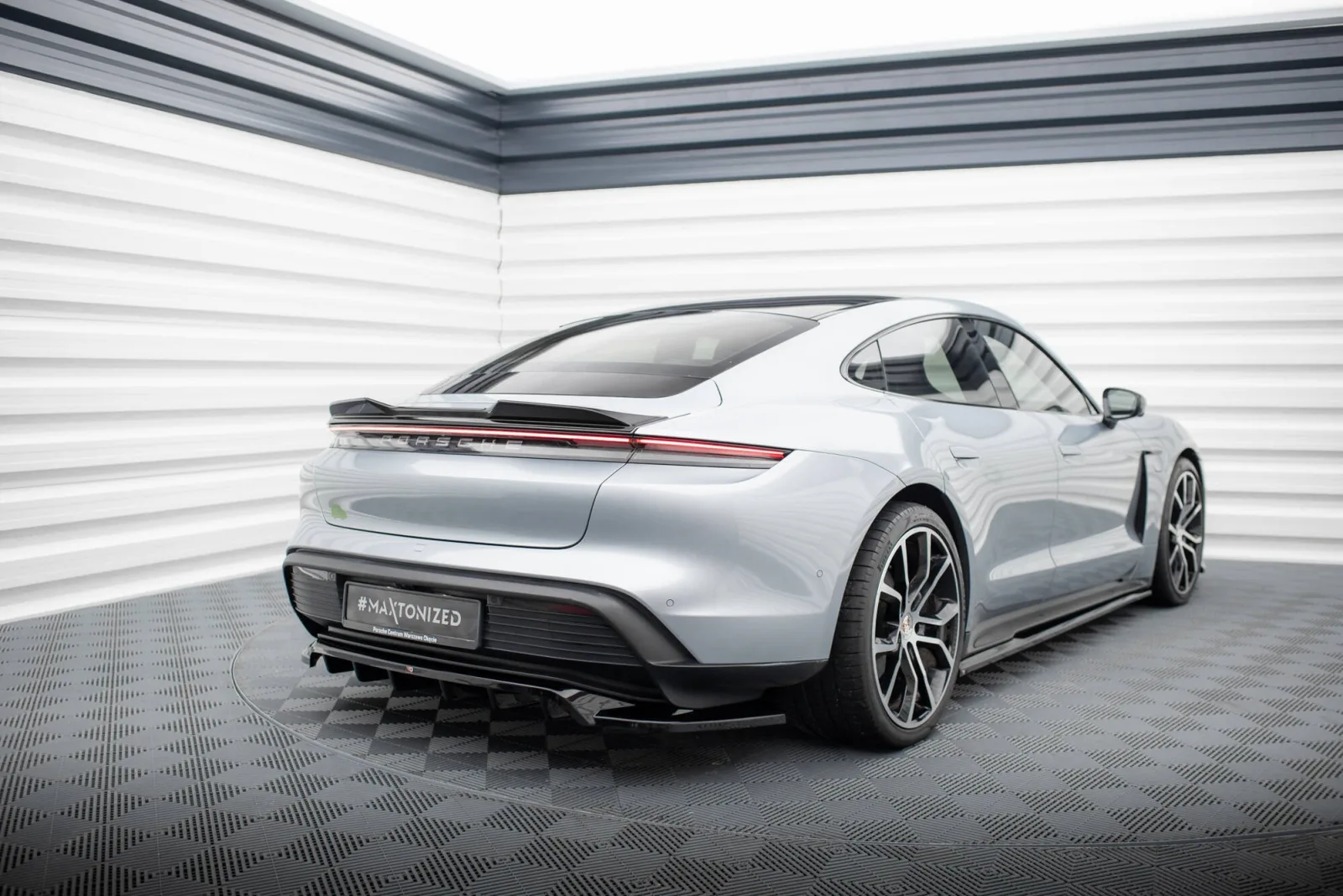 Rear Splitter (With Diffuser) compatible with Porsche Taycan / Taycan 4 / Taycan 4S / Taycan GTS Mk1