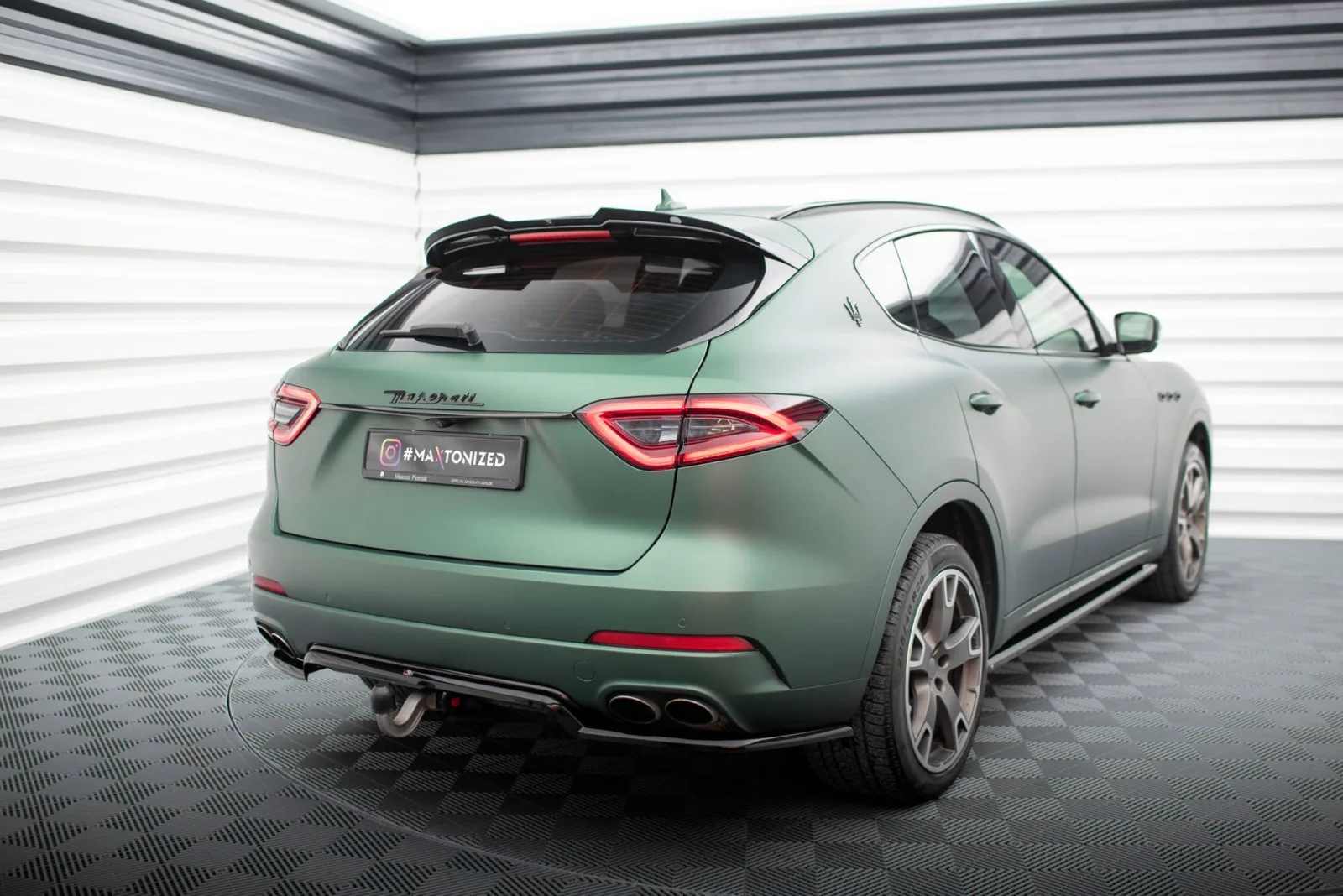 Rear Splitter (With Diffuser) compatible with Maserati Levante Mk1