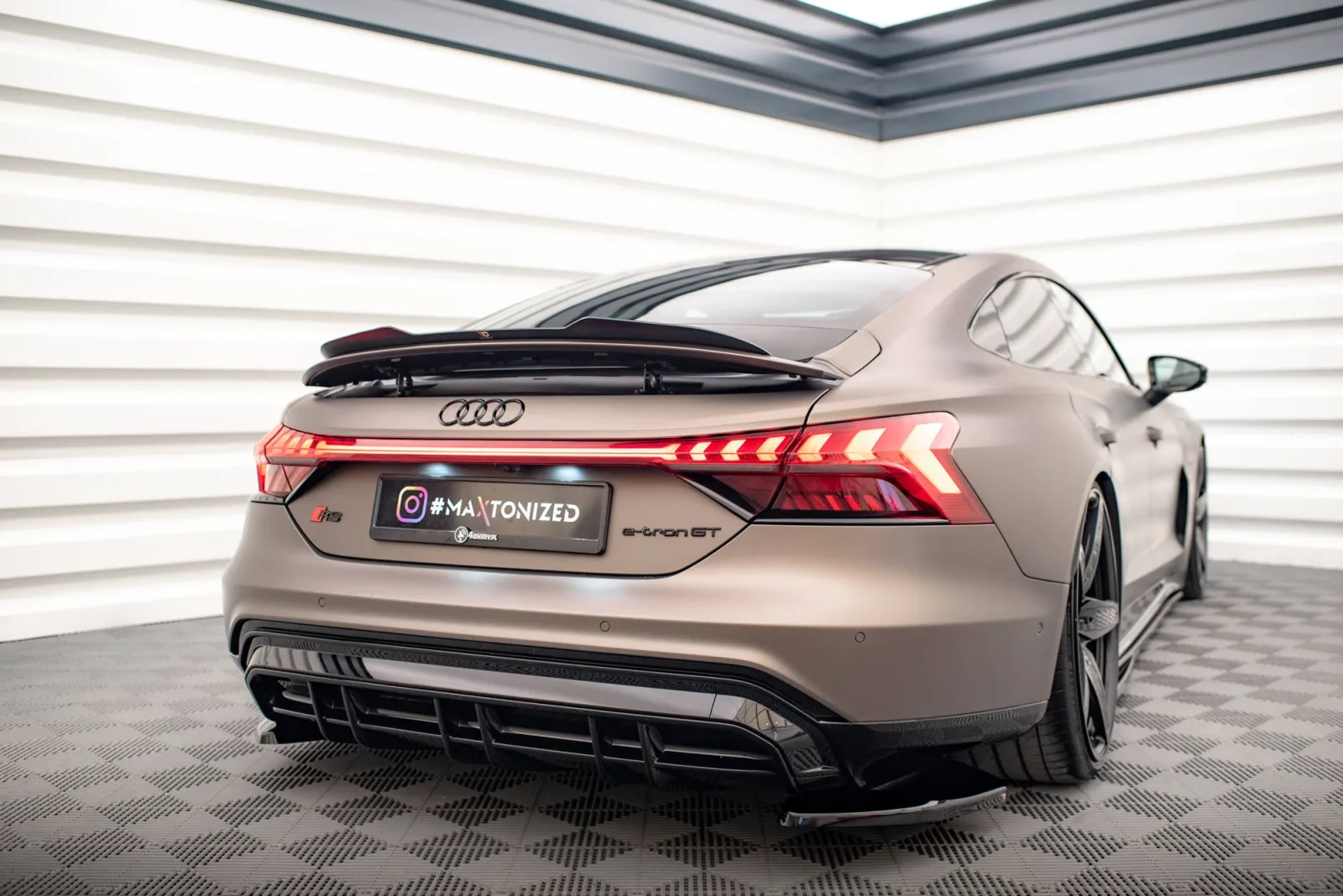 Spoiler Cap compatible with Audi e-Tron GT / RS GT RS Mk1