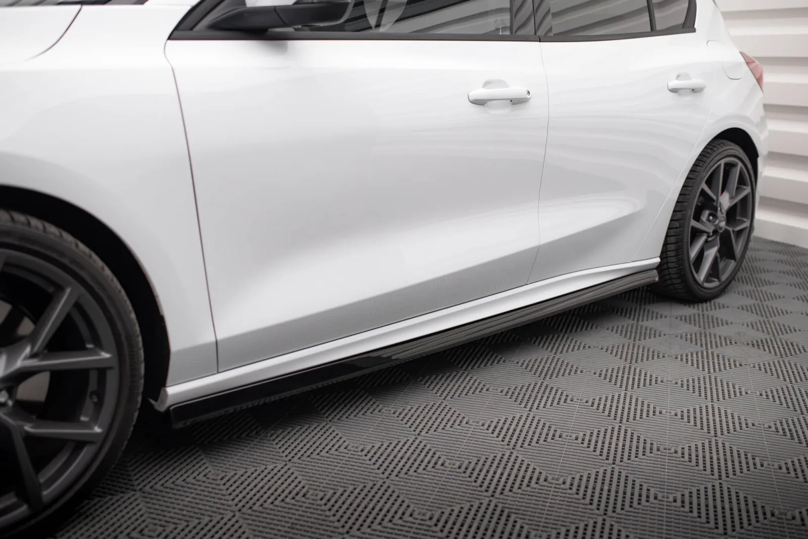 Side Skirts Diffusers V.5 compatible with Ford Focus ST / ST-Line Mk4 Facelift