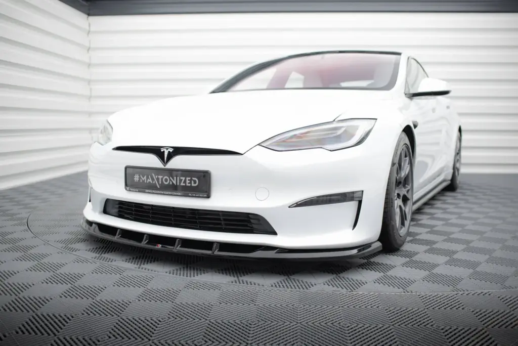 Front Splitter V.3 compatible with Tesla Model S Plaid Mk1 Facelift