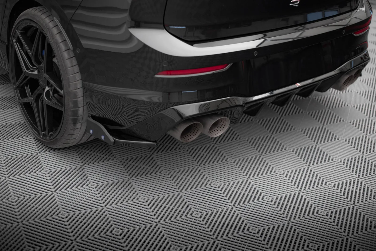 Rear Side Splitters V.5 + Flaps compatible with Volkswagen Golf R Hatchback Mk8