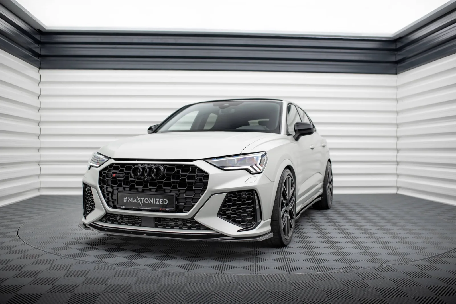 Front Splitter V.2 compatible with Audi RSQ3 Sportback / SUV F3