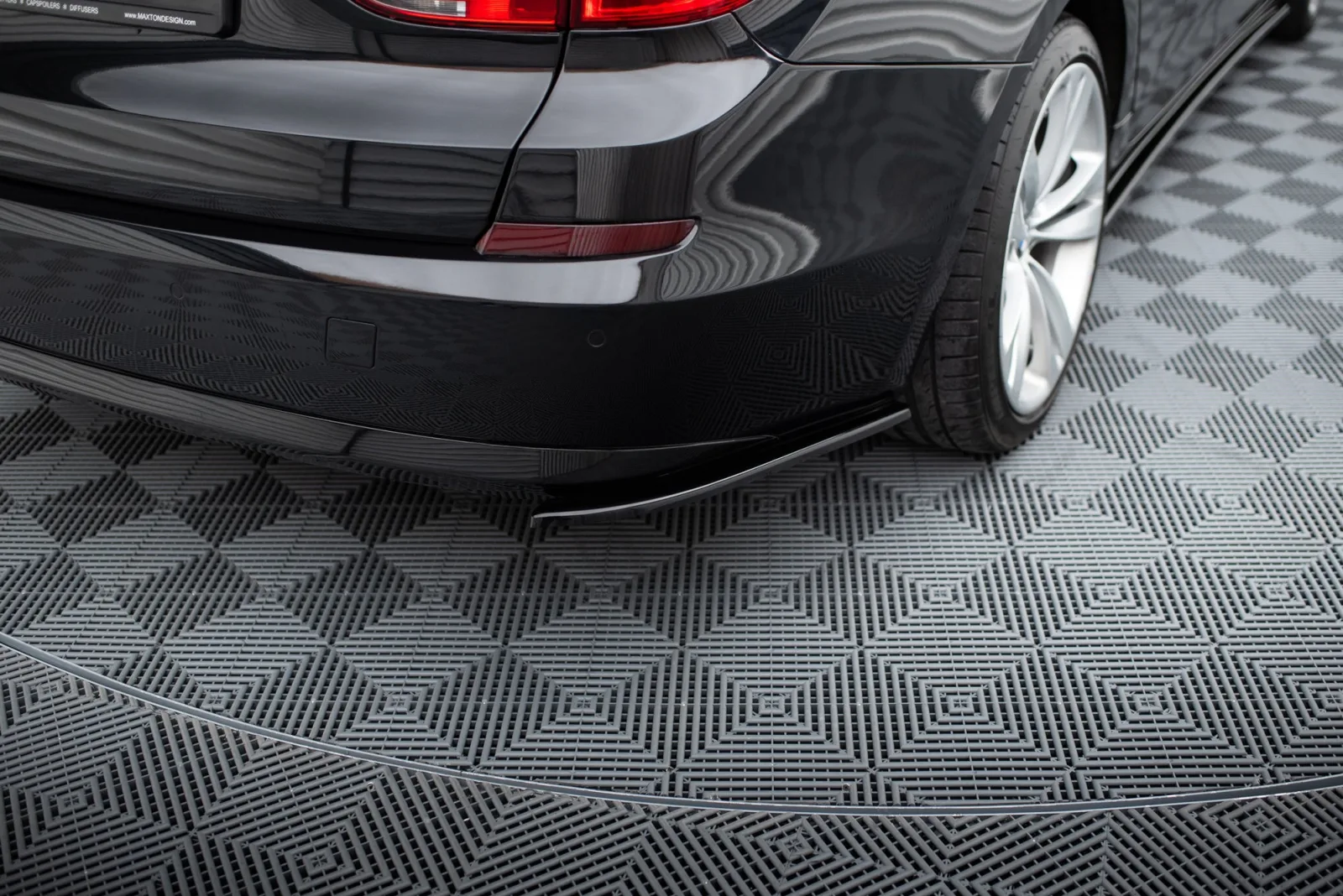Rear Side Splitters compatible with BMW 5 GT F07