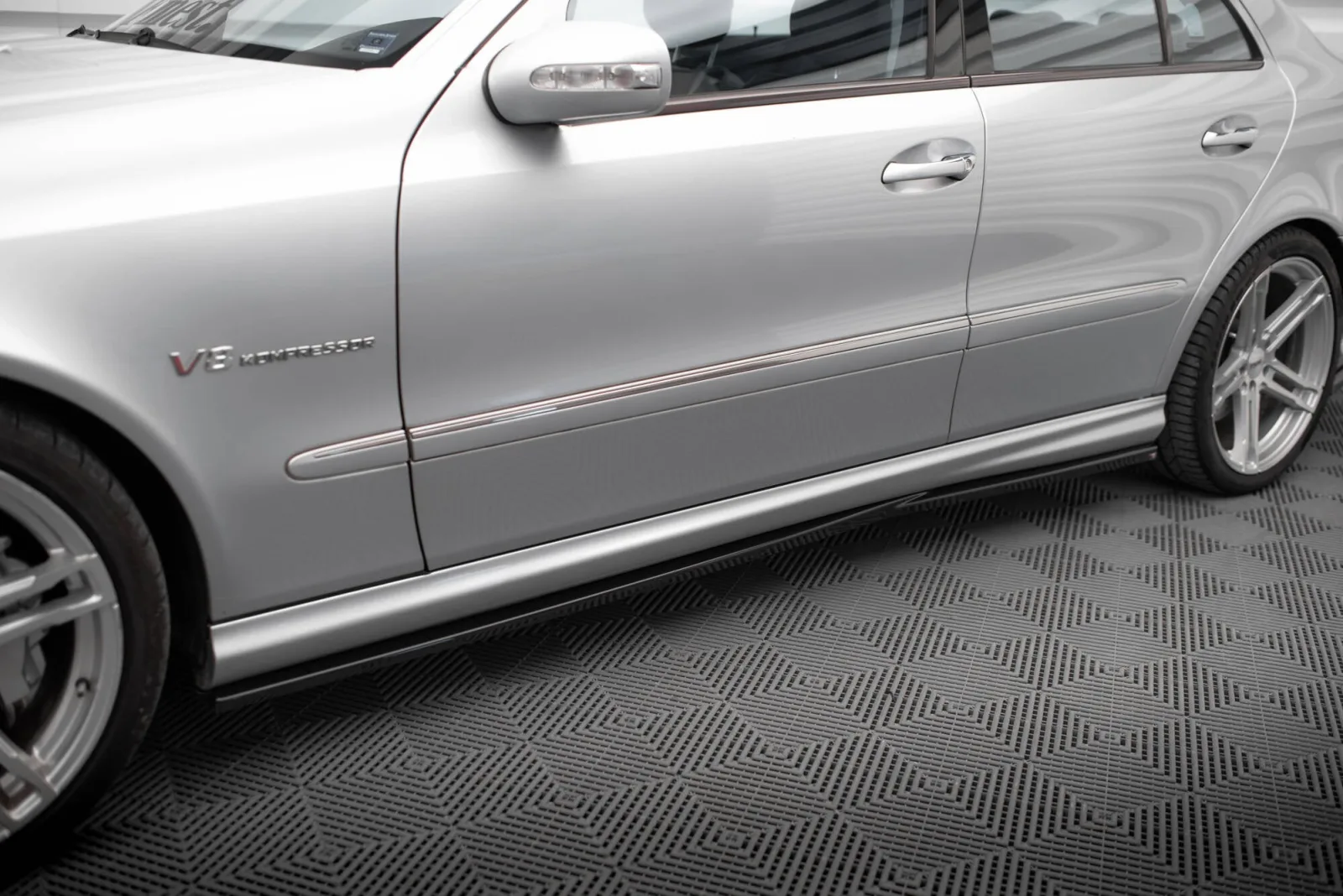 Side Skirts Diffusers compatible with Mercedes-Benz E 55 AMG W211