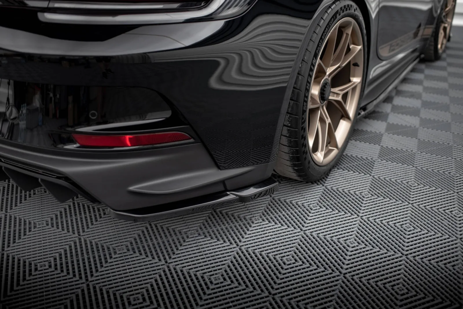Rear Side Splitters compatible with Porsche 911 992 GT3
