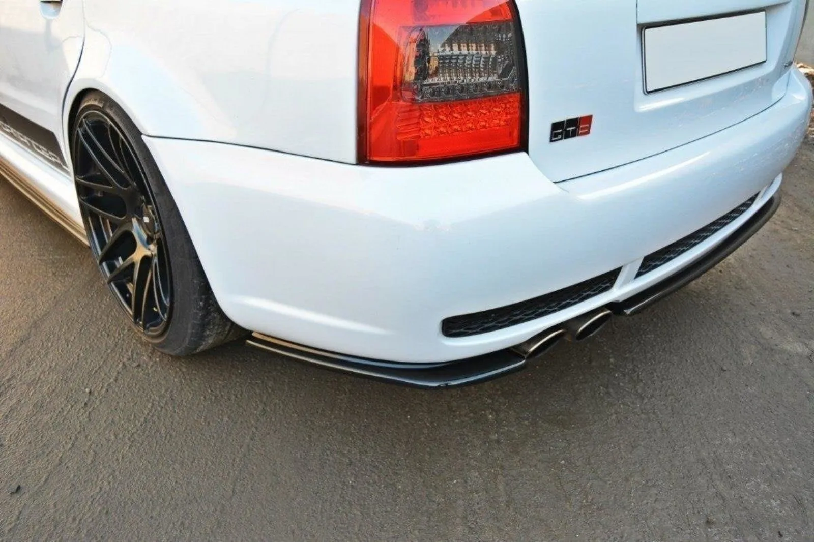 Rear Splitter compatible with Audi RS4 B5