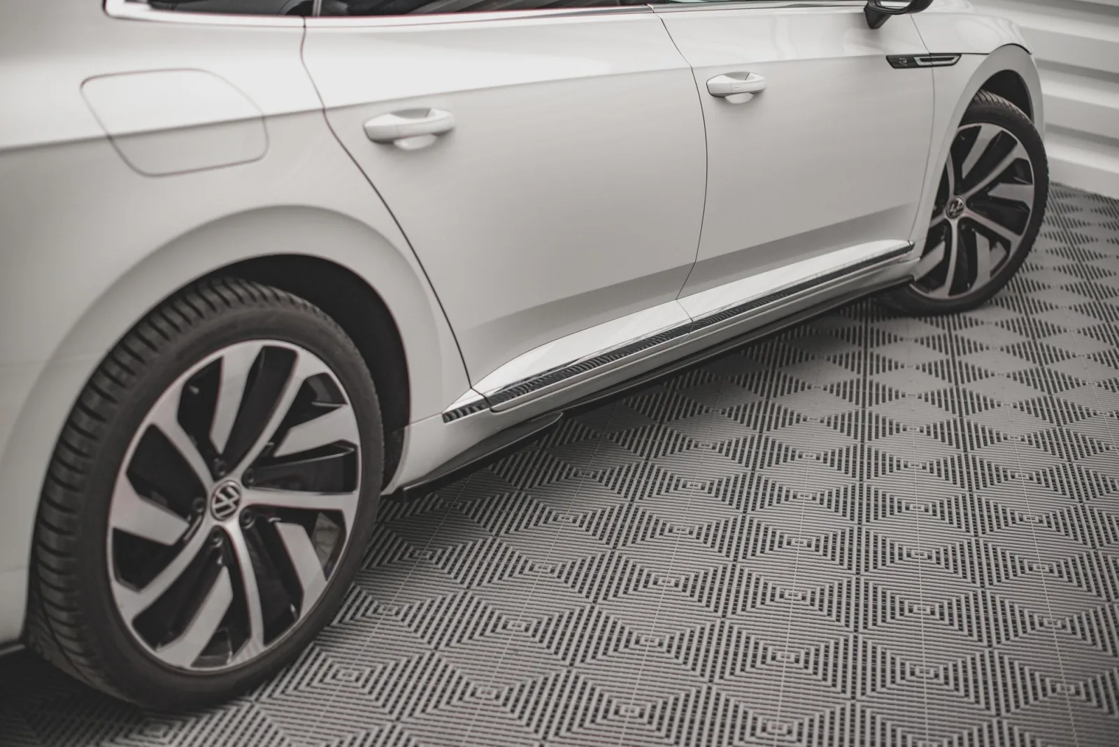 Side Skirts Diffusers compatible with Volkswagen Arteon R/ R-Line Sedan / Shooting Brake Mk1 Facelift