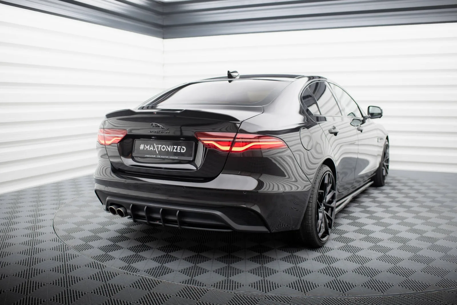 Rear Diffuser Street Pro compatible with Jaguar XE X760 Facelift