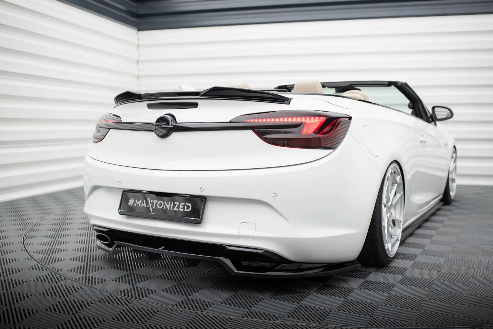 Rear Splitter (With Diffuser) compatible with Opel Cascada