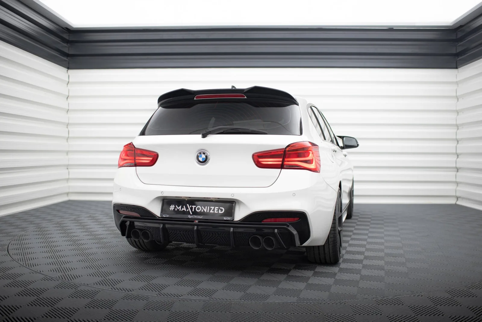Rear Valance V.3 compatible with BMW 1 M-Pack / M140i F20 Facelift (Version with double exhausts on both sides)