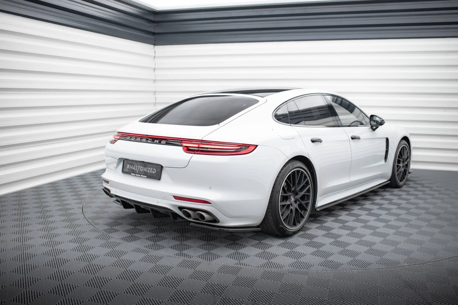 Rear Valance compatible with Porsche Panamera GTS 971